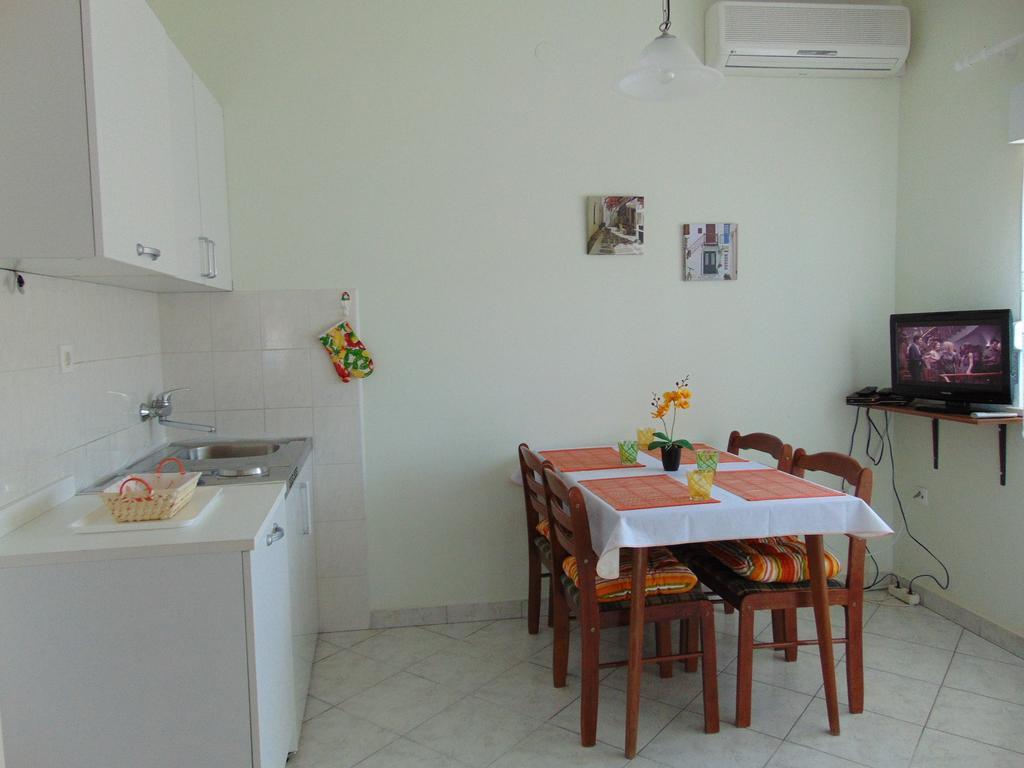 Apartments Borozan Vinišće Δωμάτιο φωτογραφία