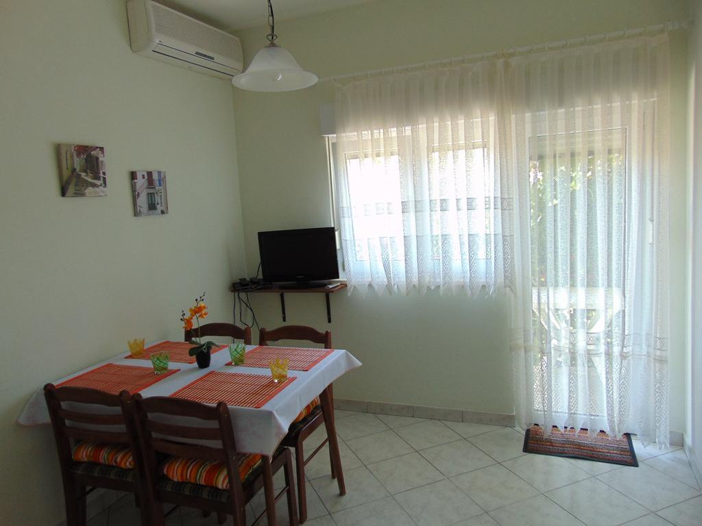 Apartments Borozan Vinišće Δωμάτιο φωτογραφία